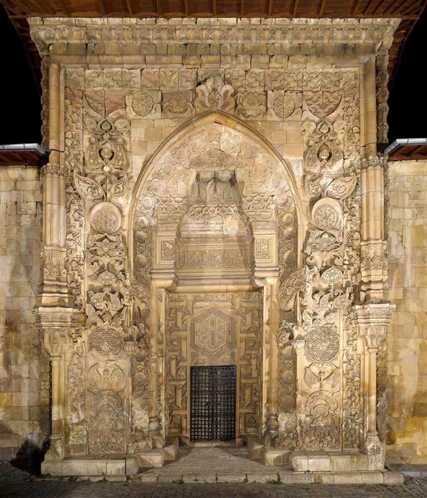 Sivas-Divriği Cennet-Taç Kapısı-İl Kültür ve Turizm Müdürlüğü Arşivi-01.jpg