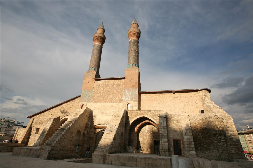 Çifte Minareli Medrese-2.jpg