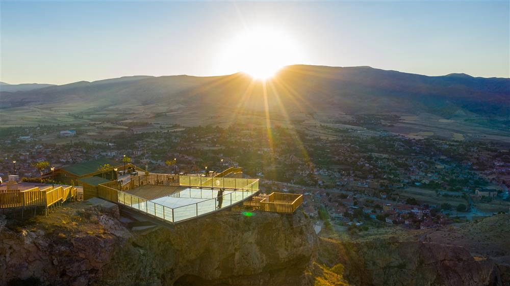 Divriği - Divriği Kalesi Cam Teras ve Seyir Kulesi (1).jpg