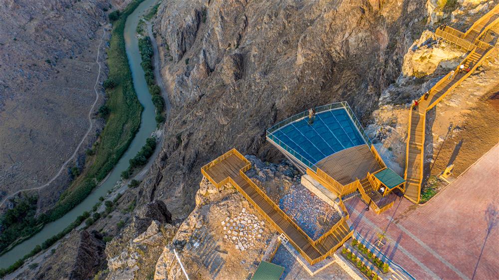 Divriği - Divriği Kalesi Cam Teras ve Seyir Kulesi (2).jpg