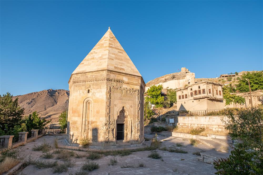 Divriği - Kümbetler (1).jpg