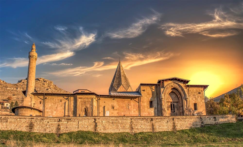 Divriği Ulu Cami ve Darüşşifasi.jpg
