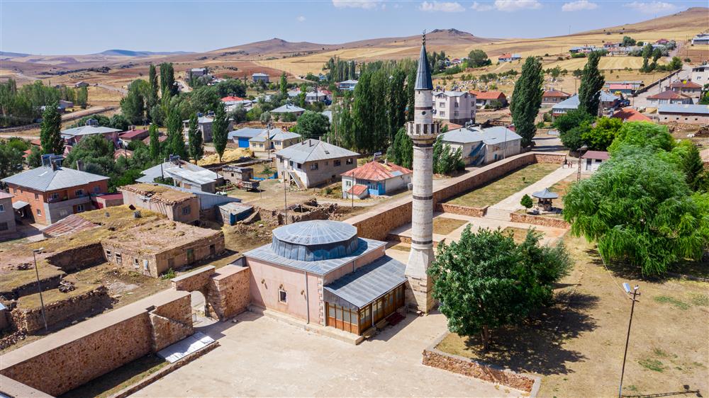 Kangal - Alacahan Camii (1).jpg