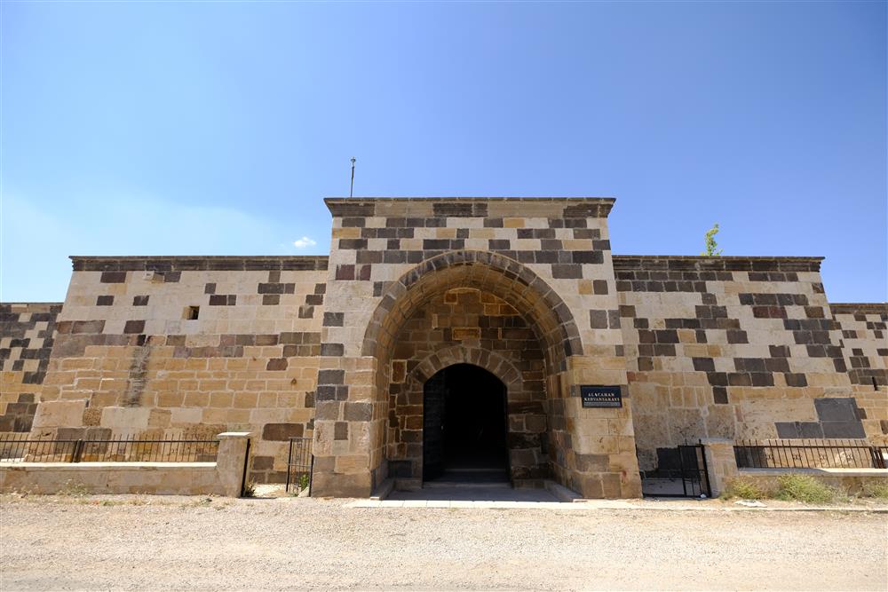 Kangal - Alacahan Kervansarayı (1).JPG