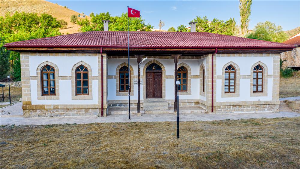 İmranlı - Karacaören Sıbyan Mektebi (1).jpg