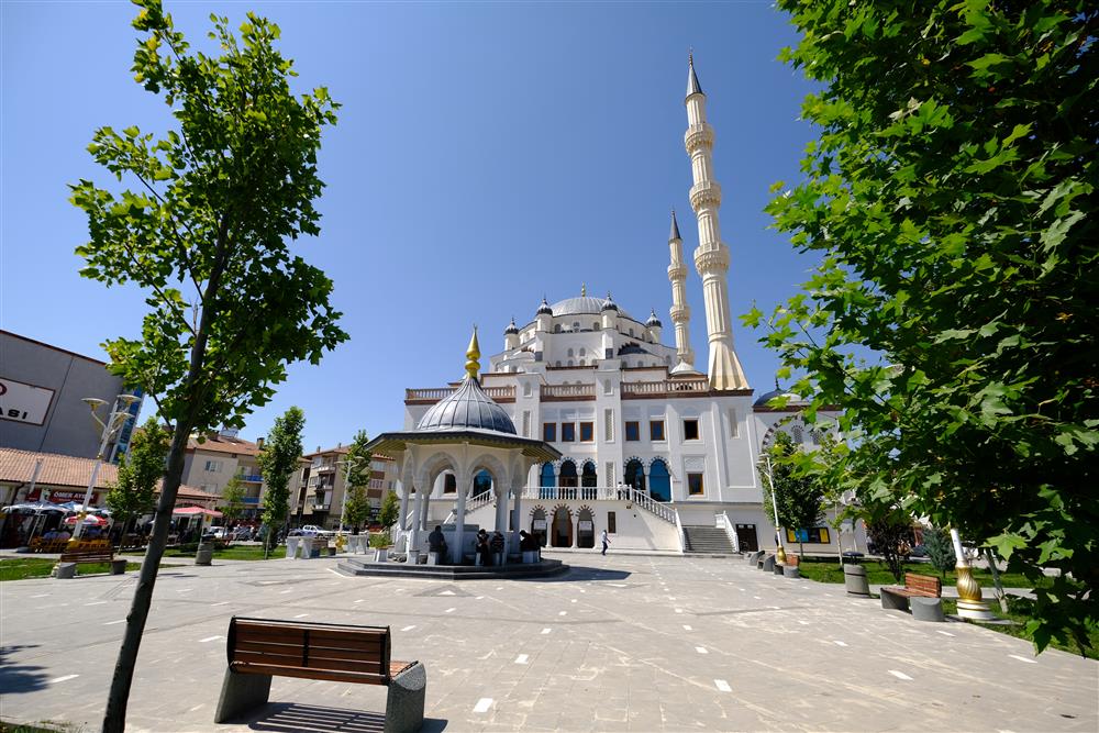 Şarkışla - Muhsin Yazıcıoğlu Camii (1).JPG